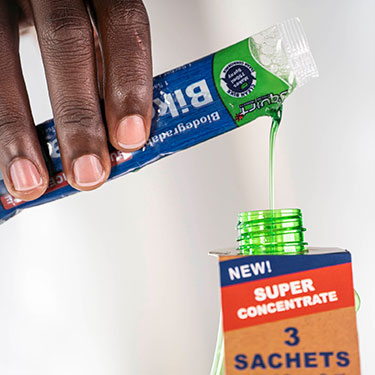 Squirt Biodegradable Bike Cleaner with 3 super concentrate refill sachets