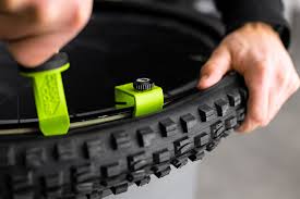 CushCore Bead Dropper Tubeless MTB Tyre Lever Tool for Tyre Inserts